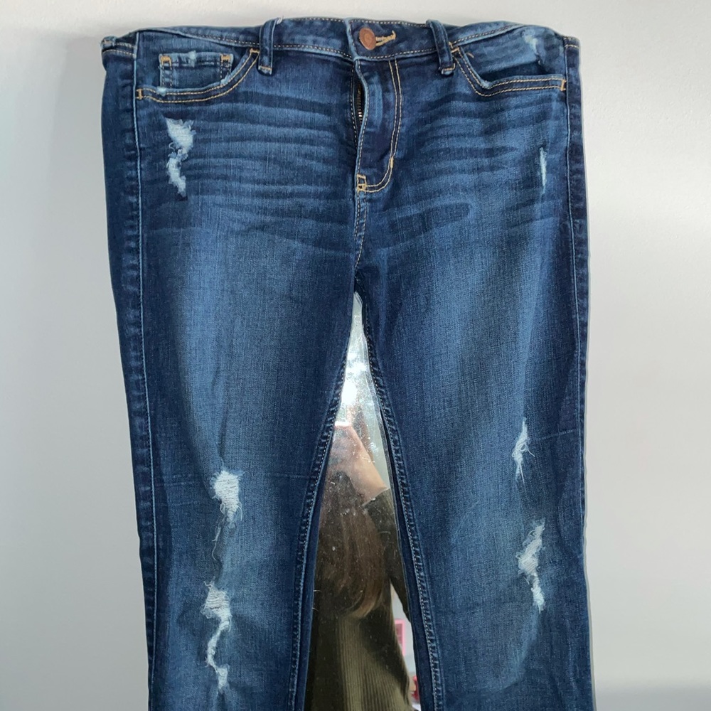 HOLLISTER Mildly Ripped Jeans